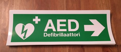 Defibrillaattori tarra oikealle
